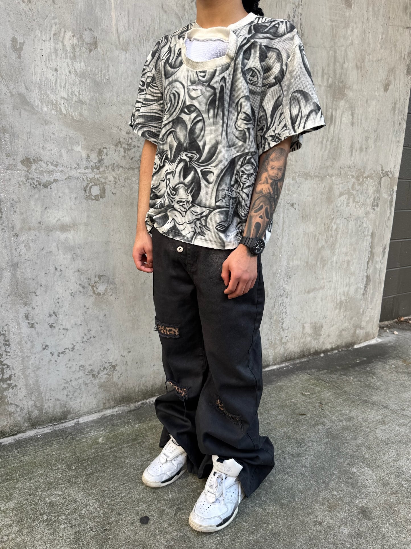 skulls double neck tee